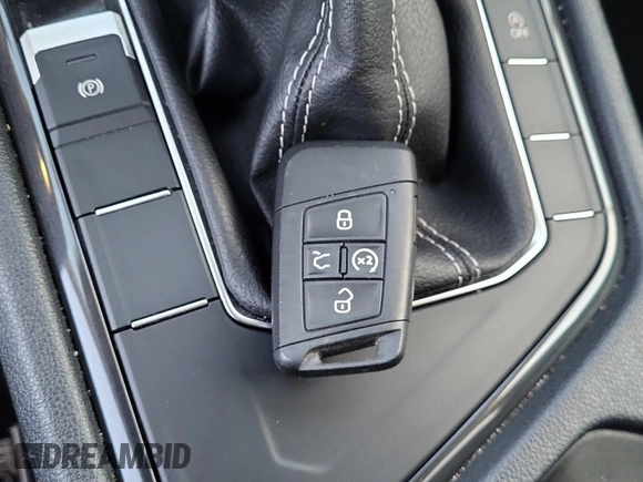 2024 Volkswagen Tiguan SE z VIN 3VV3B7AX0RM107010, wystawiony jako IAAI lot #42845198 z przebiegiem 22 903 mil mil oraz . Historia ofert i sprzedaży dostępna na DreamBid. Obrazek 22.