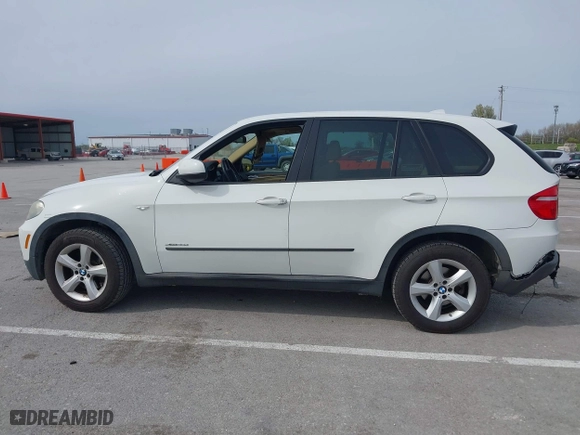2010 BMW X5 35d with VIN 5UXFF0C52ALT75063, listed as a IAAI auction lot 41924828 with 104,513 mi miles. Bid and sale history available at carsss.com. Image 14.