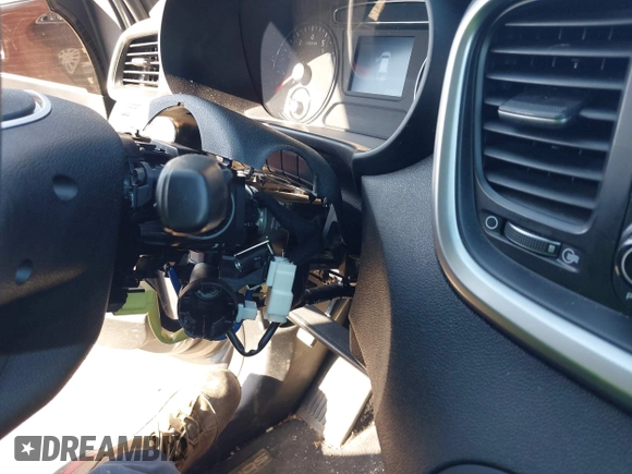 2020 Kia Sorento LX z VIN 5XYPGDA37LG658455, wystawiony jako IAAI lot #42232301 z przebiegiem 43 666 mil mil oraz . Historia ofert i sprzedaży dostępna na DreamBid. Obrazek 18.