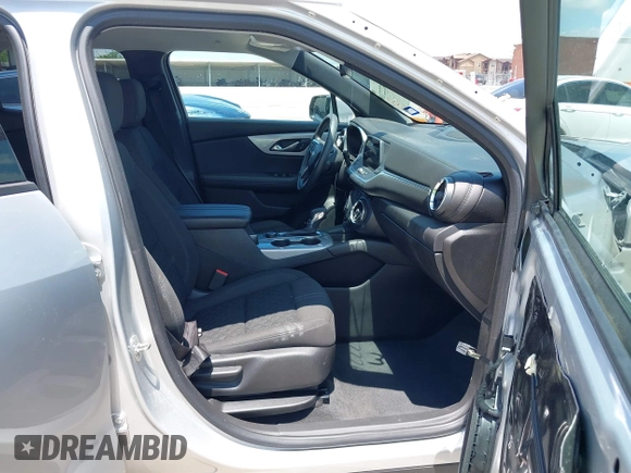2021 Chevrolet Blazer LT z VIN 3GNKBCR47MS577835, wystawiony jako IAAI lot #42222310 z przebiegiem 26 030 mil mil oraz . Historia ofert i sprzedaży dostępna na DreamBid. Obrazek 5.