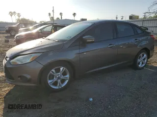 2013 Ford Focus SE z VIN 1FADP3F22DL233878, wystawiony jako Copart lot #52598475 z przebiegiem 131 539 mil mil oraz Szkody całkowita. Historia ofert i sprzedaży dostępna na DreamBid. Obrazek 1.