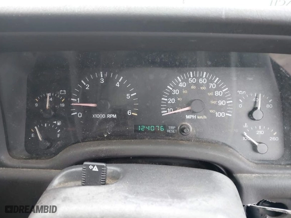 2000 Jeep Cherokee RH Drive with VIN 1J4FN28S0YL164821, listed as a IAAI auction lot 41985657 with 124,076 mi miles. Bid and sale history available at carsss.com. Image 7.