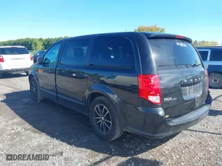 2015 Dodge Grand Caravan SE with VIN 2C4RDGBG3FR624498, listed as a IAAI auction lot 40400068 with 96,596 mi miles. Bid and sale history available at carsss.com. Image 3.