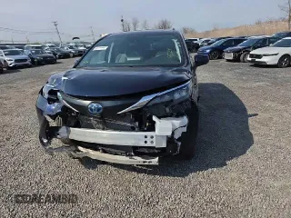 2024 Toyota Sienna XLE with VIN 5TDJSKFC3RS129744, listed as a Copart auction lot 48177895 with 9,224 mi miles and Salvage Title. Bid and sale history available at DreamBid. Image 5.