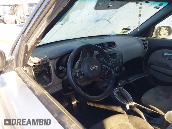 2014 Kia Soul with VIN KNDJN2A23E7723499, listed as a IAAI auction lot 40125847 with 1 mi miles. Bid and sale history available at carsss.com. Image 7.