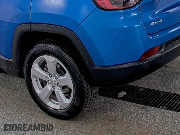 2021 Jeep Compass Latitude z VIN 3C4NJDBB0MT594087, wystawiony jako IAAI lot #42791550 z przebiegiem 78 385 mil mil oraz . Historia ofert i sprzedaży dostępna na DreamBid. Obrazek 35.