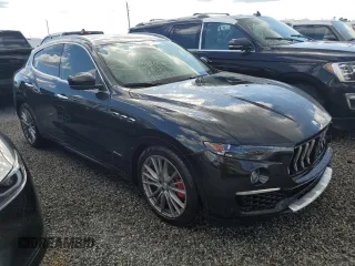 2021 Maserati Levante GranLusso with VIN ZN661XUL9MX372940, listed as a Copart auction lot 74105444 with 0 mi miles and Salvage Title. Bid and sale history available at carsss.com. Image 4.