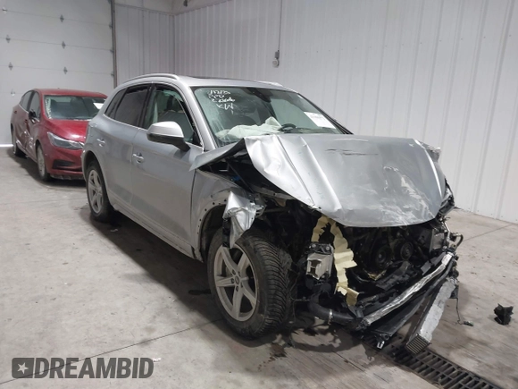 2021 Audi Q5 Premium with VIN WA1AAAFY1M2018483, listed as a IAAI auction lot 41606572 with 39,647 mi miles. Bid and sale history available at carsss.com. Image 1.
