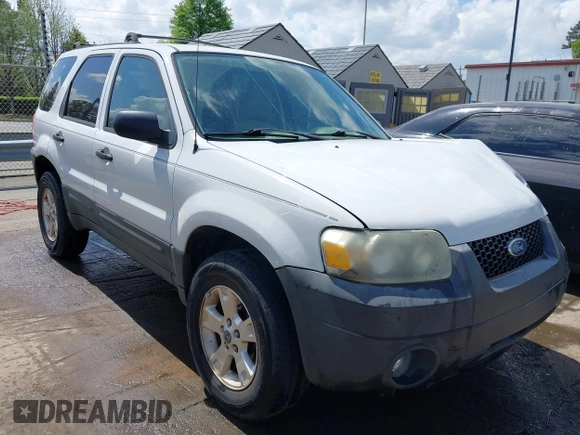2005 Ford Escape XLT with VIN 1FMYU93125DA22612, listed as a IAAI auction lot 41971728 with 192,461 mi miles. Bid and sale history available at carsss.com. Image 1.