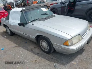 1993 Ford Mustang z VIN 1FACP44M1PF123803, wystawiony jako IAAI lot #42156072 z przebiegiem 508 469 mil mil oraz . Historia ofert i sprzedaży dostępna na DreamBid. Obrazek 1.