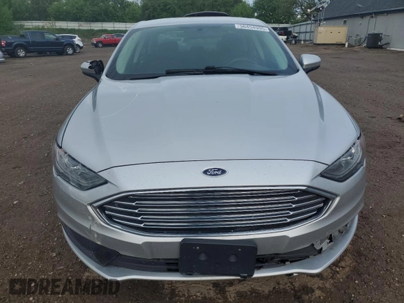 2017 Ford Fusion Hybrid SE z VIN 3FA6P0LU4HR384645, wystawiony jako Copart lot #56454995 z przebiegiem 165 322 mil mil oraz Czysty tytuł • Clean title. Historia ofert i sprzedaży dostępna na DreamBid. Obrazek 5.