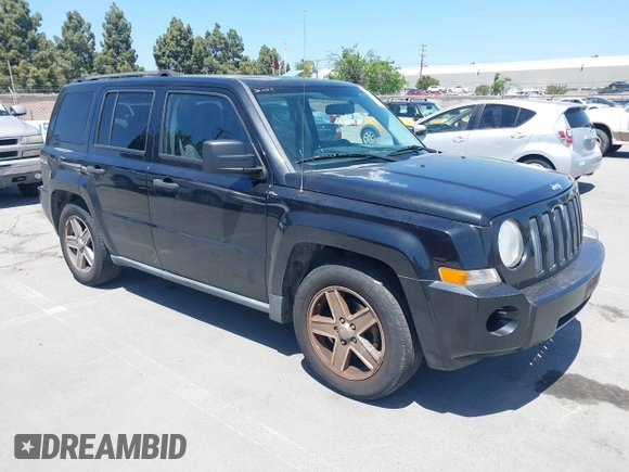 2008 Jeep Patriot Sport with VIN 1J8FF28W58D547405, listed as a IAAI auction lot 42201516 with 130,818 mi miles. Bid and sale history available at carsss.com. Image 1.
