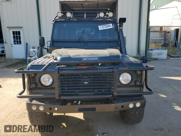 1992 Land Rover Defender with VIN SALLDHMF8HA905240, listed as a Copart auction lot 71372544 with 184,188 mi miles and Salvage title. Bid and sale history available at DreamBid. Image 5.