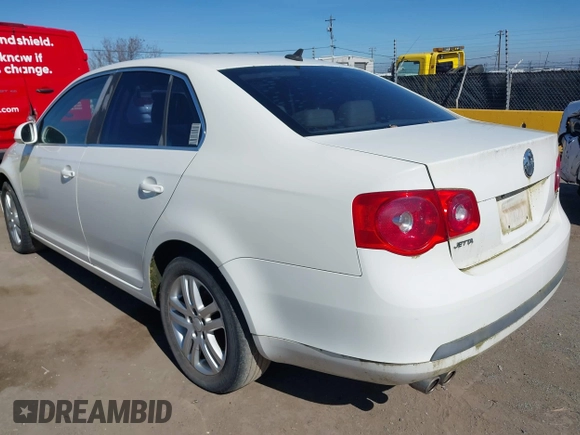 2007 Volkswagen Jetta с VIN 3VWSG81K27M010455, выставлен на аукционе IAAI как лот 41629842 с пробегом 212 750 миль миль и . История ставок и продаж доступна на DreamBid. Изображение 3.