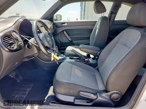 2019 Volkswagen Beetle S с VIN 3VWFD7AT0KM714028, выставлен на аукционе Copart как лот 59209825 с пробегом 180 489 миль миль и Списание • Salvage title. История ставок и продаж доступна на DreamBid. Изображение 7.
