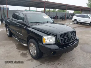 2005 Dodge Dakota SLT z VIN 1D7HE48N05S304121, wystawiony jako IAAI lot #42165773 z przebiegiem 192 886 mil mil oraz . Historia ofert i sprzedaży dostępna na DreamBid. Obrazek 1.