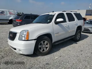 2013 GMC Yukon SLE z VIN 1GKS2AE07DR231873, wystawiony jako Copart lot #57354555 z przebiegiem 117 647 mil mil oraz Szkoda całkowita • Salvage title. Historia ofert i sprzedaży dostępna na DreamBid. Obrazek 1.