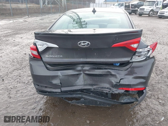 2015 Hyundai Sonata SE z VIN 5NPE24AF5FH184549, wystawiony jako IAAI lot #41132530 z przebiegiem 123 031 mil mil oraz . Historia ofert i sprzedaży dostępna na DreamBid. Obrazek 6.