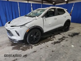 2024 Buick Encore GX Sport Touring z VIN KL4AMDSL8RB177012, wystawiony jako Copart lot #63764285 z przebiegiem Nie podano mil oraz Nie do naprawy • Non repairable. Historia ofert i sprzedaży dostępna na DreamBid. Obrazek 1.