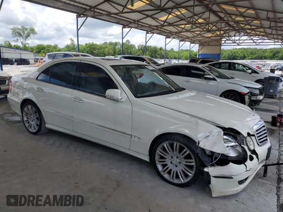 2008 Mercedes-Benz E 350 Luxury z VIN WDBUF56X18B271715, wystawiony jako Copart lot #56714945 z przebiegiem 120 811 mil mil oraz Szkoda całkowita • Salvage title. Historia ofert i sprzedaży dostępna na DreamBid. Obrazek 4.