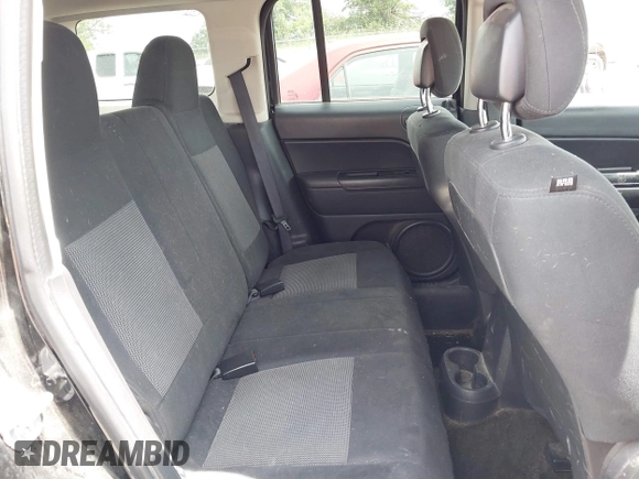 2014 Jeep Patriot Latitude z VIN 1C4NJRFB1ED761863, wystawiony jako IAAI lot #42524407 z przebiegiem 148 866 mil mil oraz . Historia ofert i sprzedaży dostępna na DreamBid. Obrazek 8.