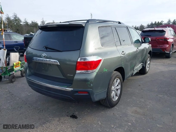 2011 Toyota Highlander with VIN 5TDBK3EH0BS065899, listed as a IAAI auction lot 41281584 with 177,497 mi miles. Bid and sale history available at carsss.com. Image 4.