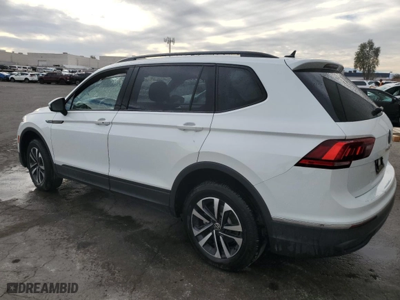 2024 Volkswagen Tiguan S with VIN 3VVFB7AX4RM040490, listed as a Copart auction lot 46227685 with 26,904 mi miles and Clean Title. Bid and sale history available at carsss.com. Image 2.