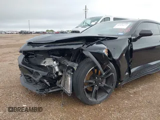 2019 Chevrolet Camaro 1SS z VIN 1G1FF1R70K0111514, wystawiony jako IAAI lot #41924277 z przebiegiem Nie podano mil oraz . Historia ofert i sprzedaży dostępna na DreamBid. Obrazek 6.