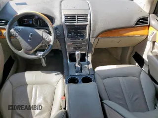 2015 Lincoln MKX z VIN 2LMDJ6JK3FBL33429, wystawiony jako Copart lot #57814675 z przebiegiem 82 293 mil mil oraz Szkoda całkowita • Salvage title. Historia ofert i sprzedaży dostępna na DreamBid. Obrazek 8.