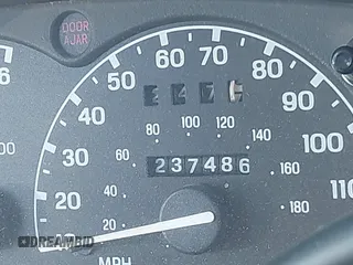 1998 Ford Explorer XL z VIN 1FMZU34E4WZB50132, wystawiony jako IAAI lot #42708532 z przebiegiem 237 486 mil mil oraz . Historia ofert i sprzedaży dostępna na DreamBid. Obrazek 15.