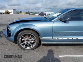 2007 Ford Mustang Deluxe with VIN 1ZVFT80N675294588, listed as a IAAI auction lot 42502168 with 121,562 mi miles and . Bid and sale history available at DreamBid. Image 21.