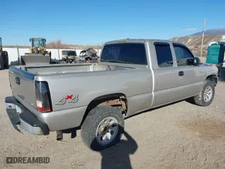 2005 GMC Sierra 1500 with VIN 2GTEK19V251302261, listed as a IAAI auction lot 41461613 with 330,365 mi miles. Bid and sale history available at carsss.com. Image 4.