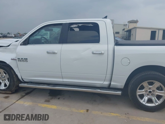 2017 Ram 1500 Lone Star Silver z VIN 1C6RR6LT7HS791379, wystawiony jako IAAI lot #42196470 z przebiegiem 96 222 mil mil oraz . Historia ofert i sprzedaży dostępna na DreamBid. Obrazek 14.