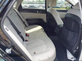 2021 Kia K5 LXS z VIN 5XXG14J25MG052084, wystawiony jako IAAI lot #42237008 z przebiegiem 31 278 mil mil oraz . Historia ofert i sprzedaży dostępna na DreamBid. Obrazek 8.