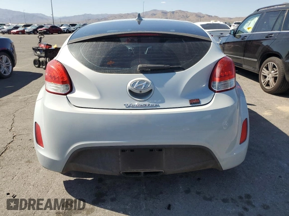 2015 Hyundai Veloster z VIN KMHTC6ADXFU222793, wystawiony jako Copart lot #57861415 z przebiegiem 98 318 mil mil oraz Szkoda całkowita • Salvage title. Historia ofert i sprzedaży dostępna na DreamBid. Obrazek 6.