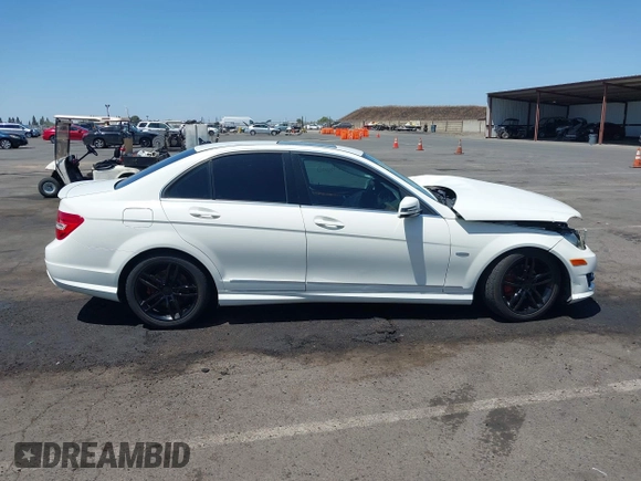 2012 Mercedes-Benz C 250 Sport z VIN WDDGF4HB3CA609551, wystawiony jako IAAI lot #42553453 z przebiegiem 114 537 mil mil oraz . Historia ofert i sprzedaży dostępna na DreamBid. Obrazek 13.