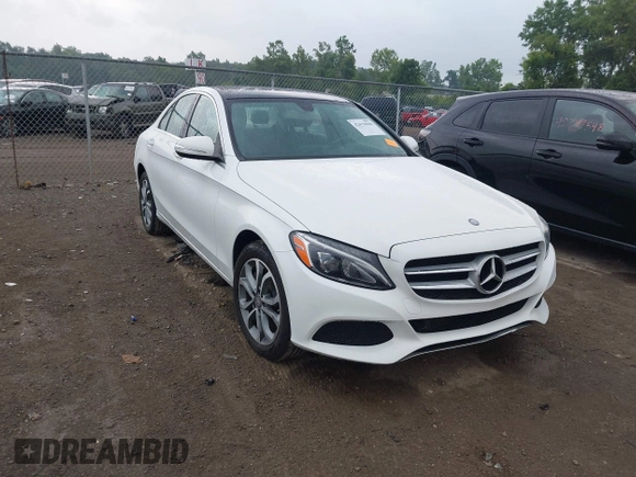 2015 Mercedes-Benz C 300 Luxury z VIN 55SWF4KB4FU064209, wystawiony jako IAAI lot #42676960 z przebiegiem 47 303 mil mil oraz . Historia ofert i sprzedaży dostępna na DreamBid. Obrazek 1.
