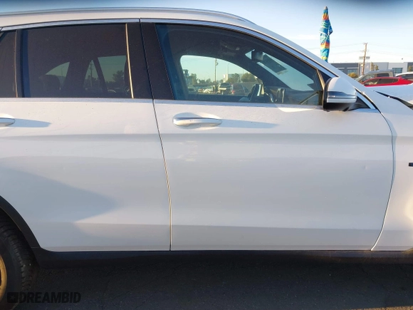 2019 Mercedes-Benz GLC with VIN WDC0G5EB1KF519491, listed as a IAAI auction lot 41858783 with 48,561 mi miles. Bid and sale history available at carsss.com. Image 13.