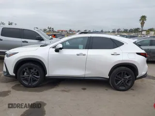 2025 Lexus NX 450h+ Luxury z VIN JTJHKCFZ1S2043125, wystawiony jako IAAI lot #42062361 z przebiegiem 24 902 mil mil oraz . Historia ofert i sprzedaży dostępna na DreamBid. Obrazek 14.