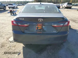2025 Toyota Camry LE z VIN 4T1DAACK8SU045860, wystawiony jako Copart lot #84733224 z przebiegiem 9 386 mil mil oraz Szkoda całkowita • Salvage title. Historia ofert i sprzedaży dostępna na DreamBid. Obrazek 6.