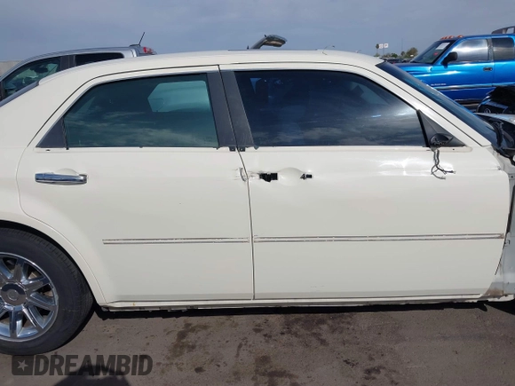 2006 Chrysler 300 C with VIN 2C3KA63H06H534666, listed as a IAAI auction lot 41892603 with 116,431 mi miles. Bid and sale history available at carsss.com. Image 13.