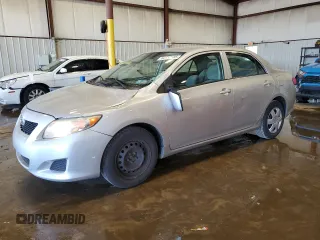 2010 Toyota Corolla z VIN 2T1BU4EE0AC306146, wystawiony jako Copart lot #62332185 z przebiegiem 107 784 mil mil oraz Szkoda całkowita • Salvage title. Historia ofert i sprzedaży dostępna na DreamBid. Obrazek 1.