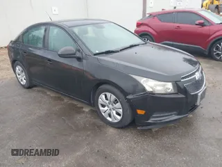 2014 Chevrolet Cruze LS with VIN 1G1PA5SG5E7187746, listed as a IAAI auction lot 41928039 with 98,633 mi miles and . Bid and sale history available at carsss.com. Image 1.