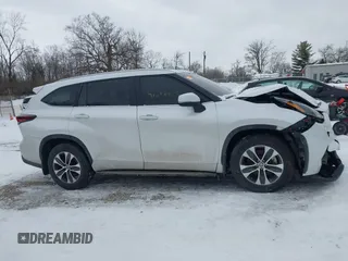 2024 Toyota Highlander LE with VIN 5TDKDRAH8RS537537, listed as a IAAI auction lot 41312425 with 194,008 mi miles and . Bid and sale history available at DreamBid. Image 13.