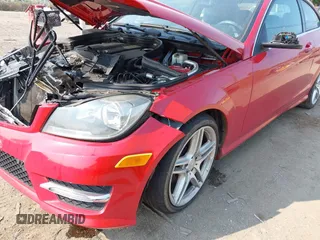 2013 Mercedes-Benz C 250 z VIN WDDGJ4HBXDG075123, wystawiony jako IAAI lot #40342097 z przebiegiem 129 156 mil mil oraz . Historia ofert i sprzedaży dostępna na DreamBid. Obrazek 17.