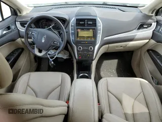 2017 Lincoln MKC Premiere z VIN 5LMCJ1C94HUL50240, wystawiony jako Copart lot #55427335 z przebiegiem 123 941 mil mil oraz Szkody całkowita. Historia ofert i sprzedaży dostępna na DreamBid. Obrazek 8.