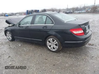 2011 Mercedes-Benz C 300 Sport z VIN WDDGF8BB4BR173695, wystawiony jako IAAI lot #41863191 z przebiegiem 84 165 mil mil oraz . Historia ofert i sprzedaży dostępna na DreamBid. Obrazek 3.
