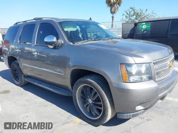 2012 Chevrolet Tahoe LTZ с VIN 1GNSCCE08CR297245, выставлен на аукционе IAAI как лот 40194964 с пробегом 117 007 миль миль и . История ставок и продаж доступна на DreamBid. Изображение 1.