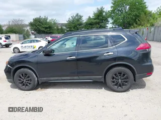 2017 Nissan Rogue SL z VIN 5N1AT2MV0HC816967, wystawiony jako IAAI lot #42190251 z przebiegiem 198 041 mil mil oraz . Historia ofert i sprzedaży dostępna na DreamBid. Obrazek 14.