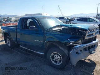 1999 Dodge Dakota SLT z VIN 1B7GG22Y2XS120745, wystawiony jako IAAI lot #42032442 z przebiegiem Nie podano mil oraz . Historia ofert i sprzedaży dostępna na DreamBid. Obrazek 1.